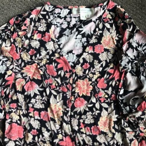 Flowered Coral/Black/Yellow short sleeved Blouse - Picture 3 of 3